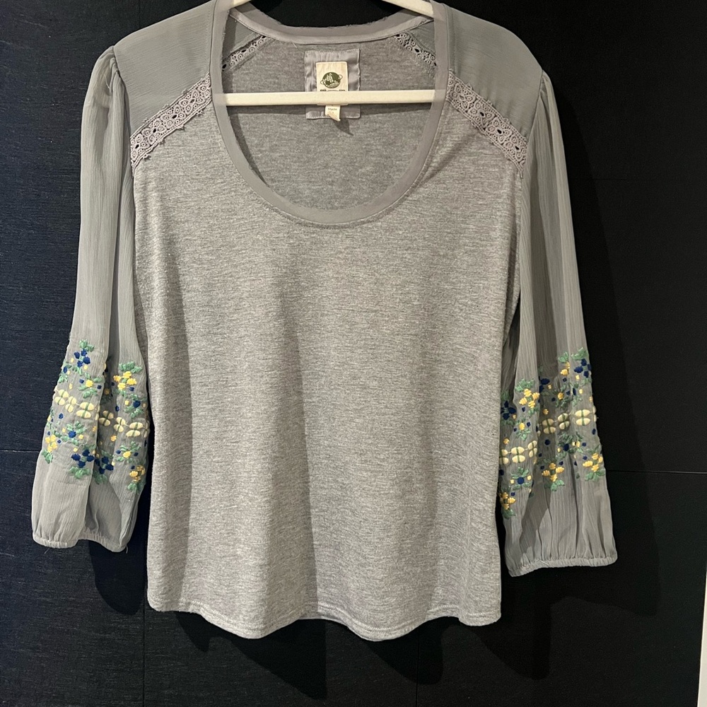 Anthropologie Tiny Gray Women's Blouse with Floral Embroidery